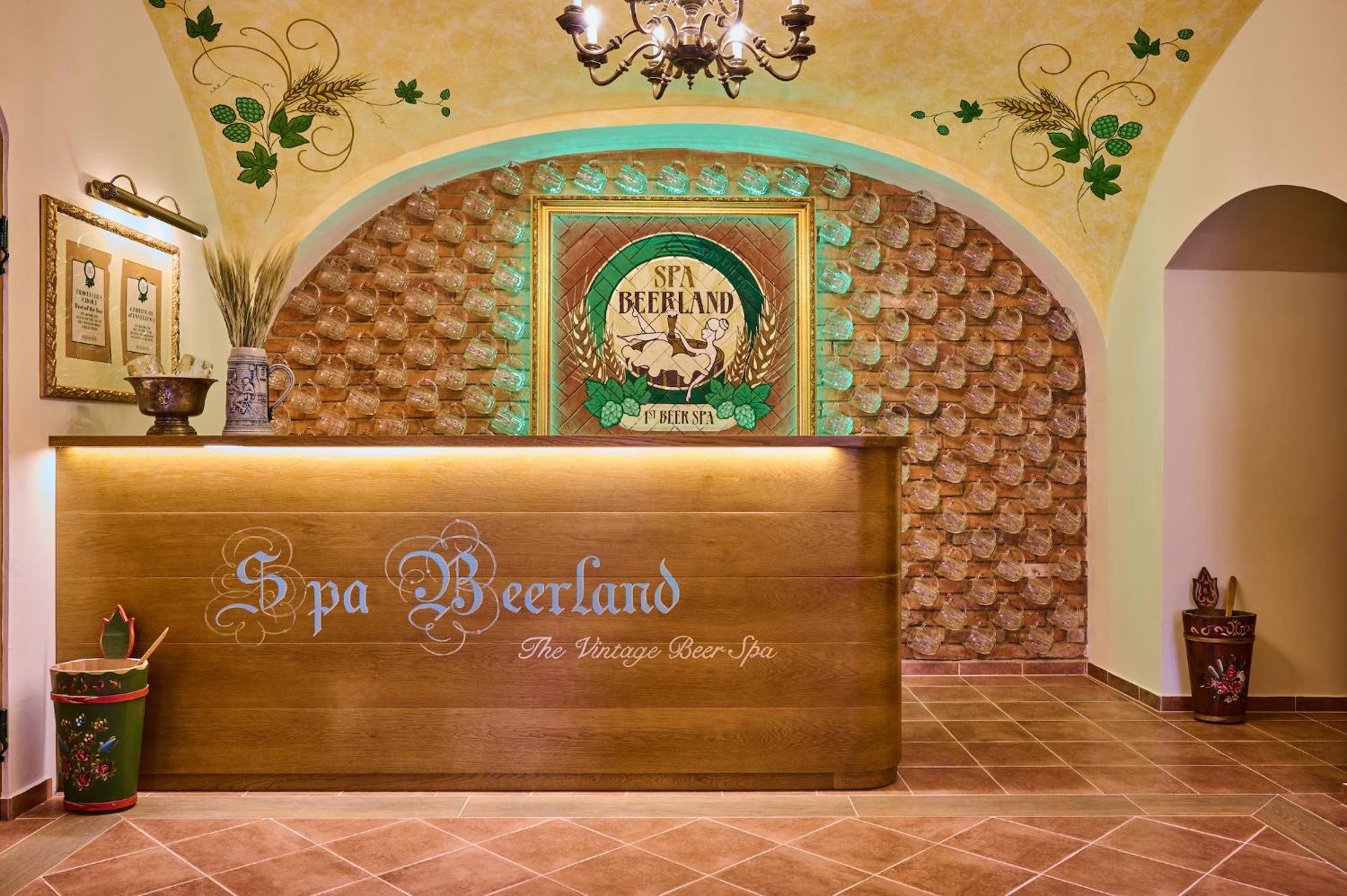 Spa Beerland - At The Golden Lamb Пльзень Экстерьер фото